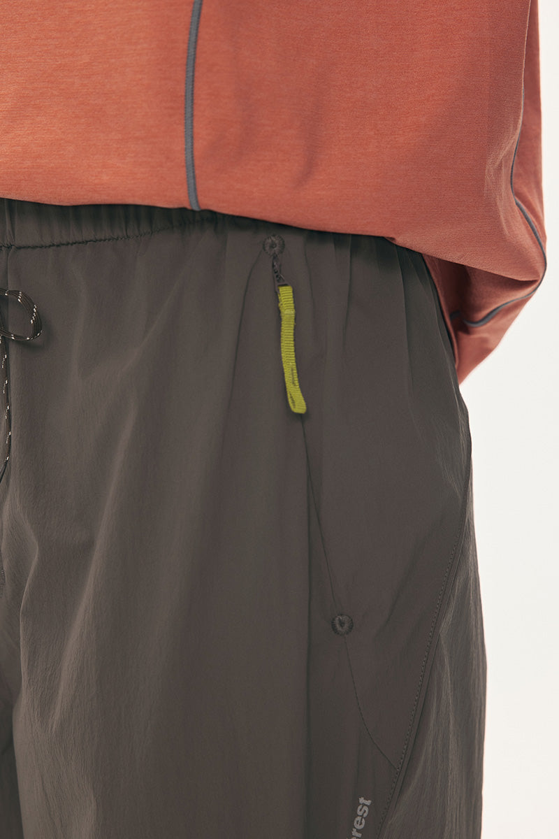 Sweat-wicking, quick-drying light stretch pants